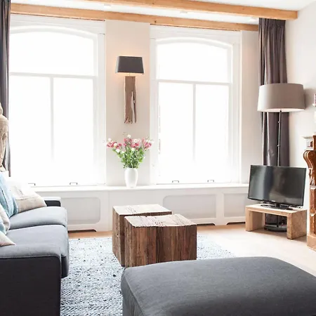 Livia'S Hideaway 3: De Pijp